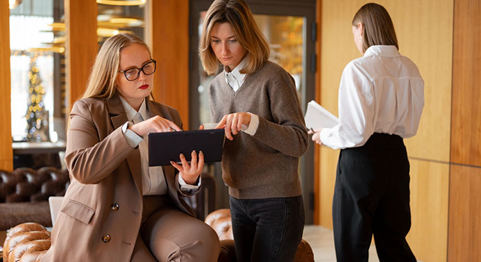 چک این در اتاق تراول امیرشاهی